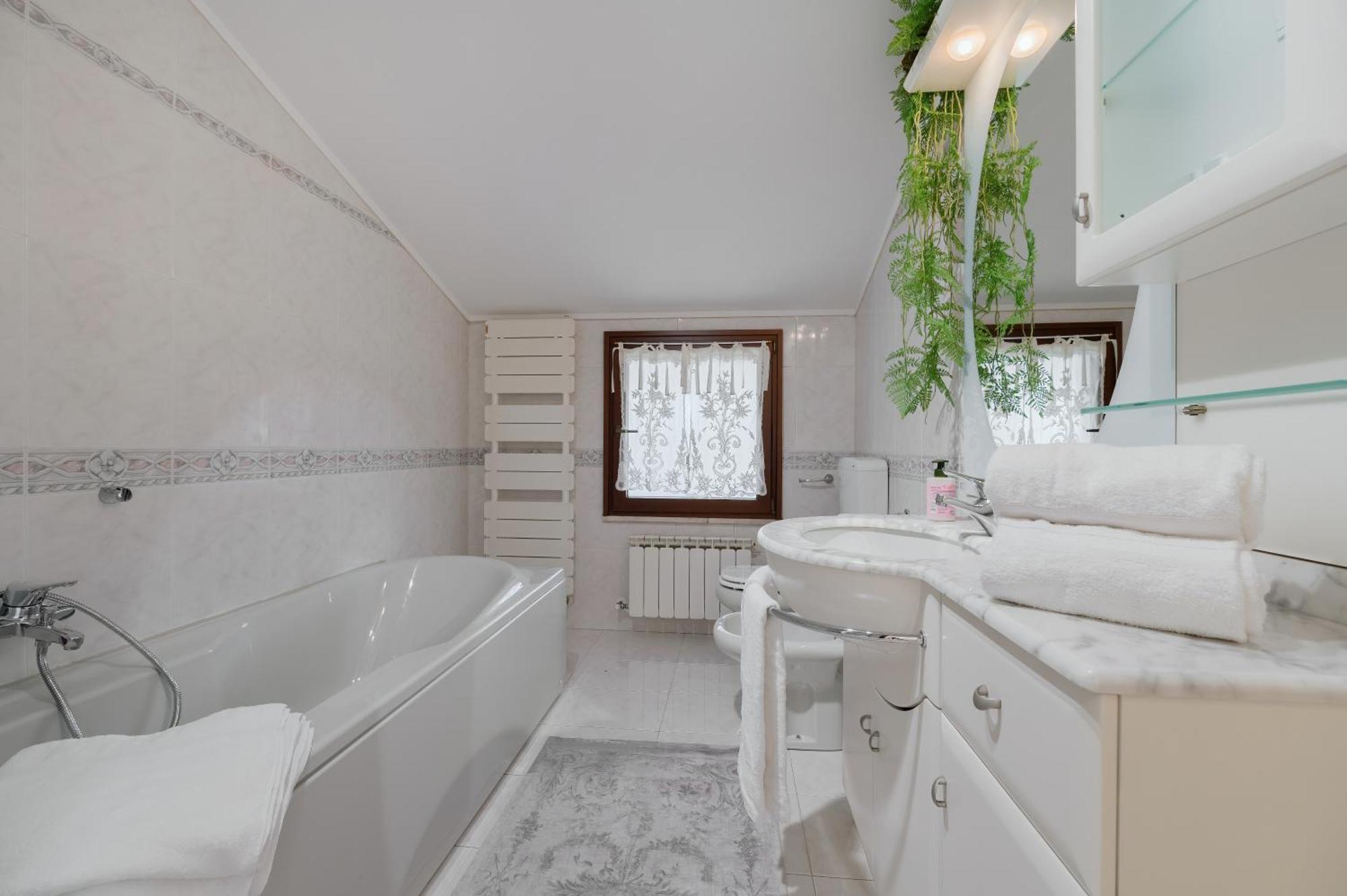 Casa Di Iaio - 90 M2 Apt With Free Wi-Fi, Netflix, Home Cinema & Parking Гориция Экстерьер фото